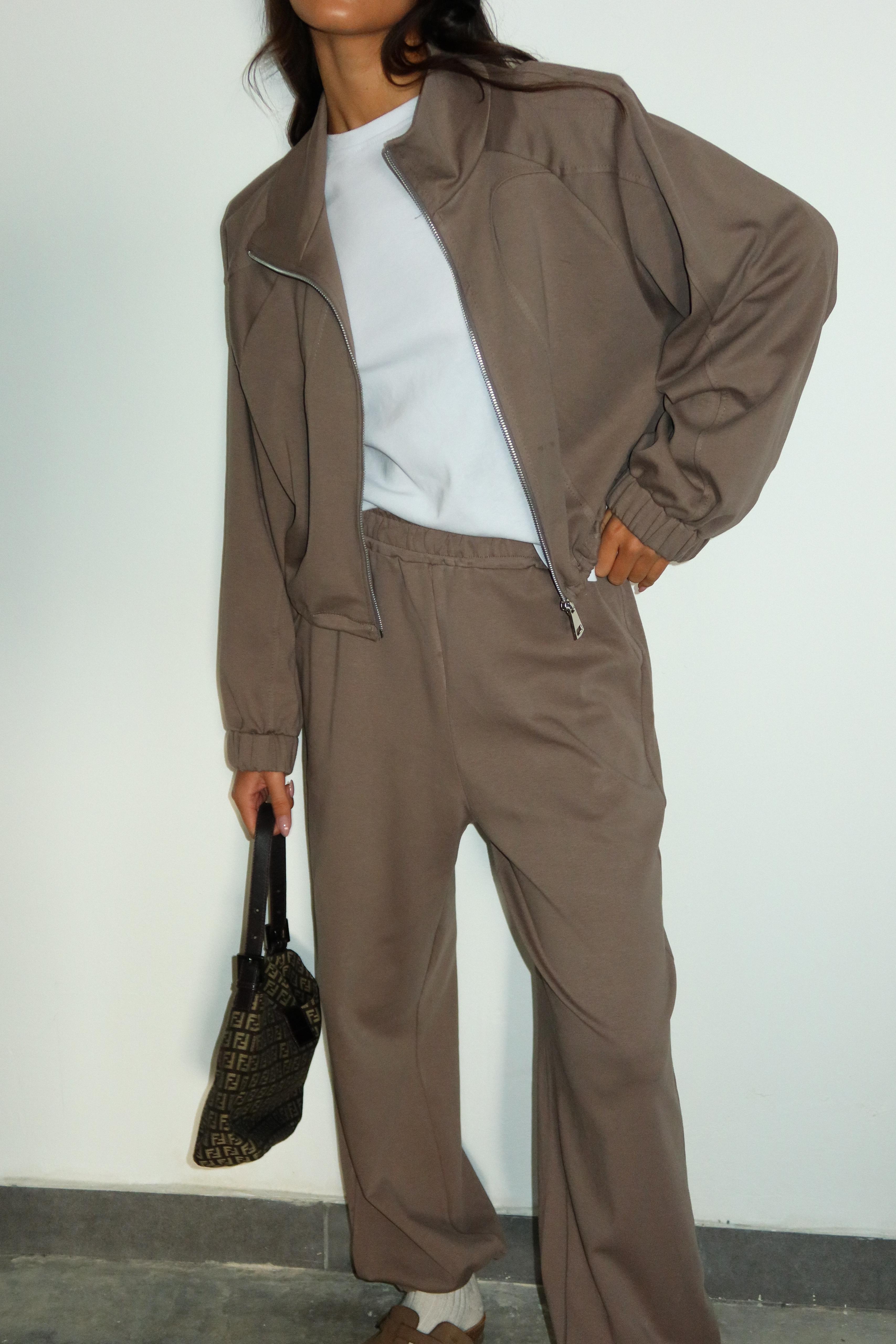 חליפת סופיה מוקה