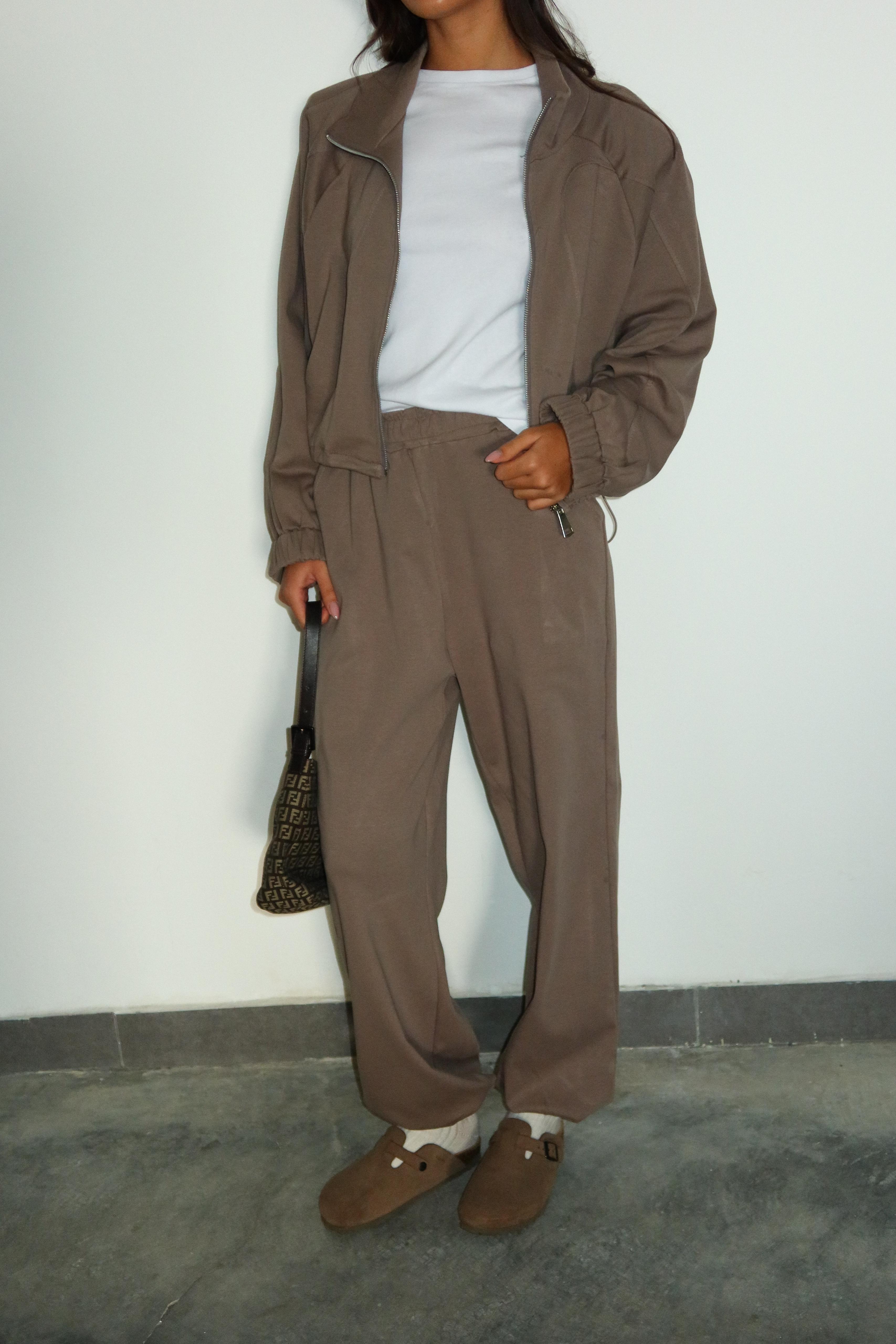 חליפת סופיה מוקה