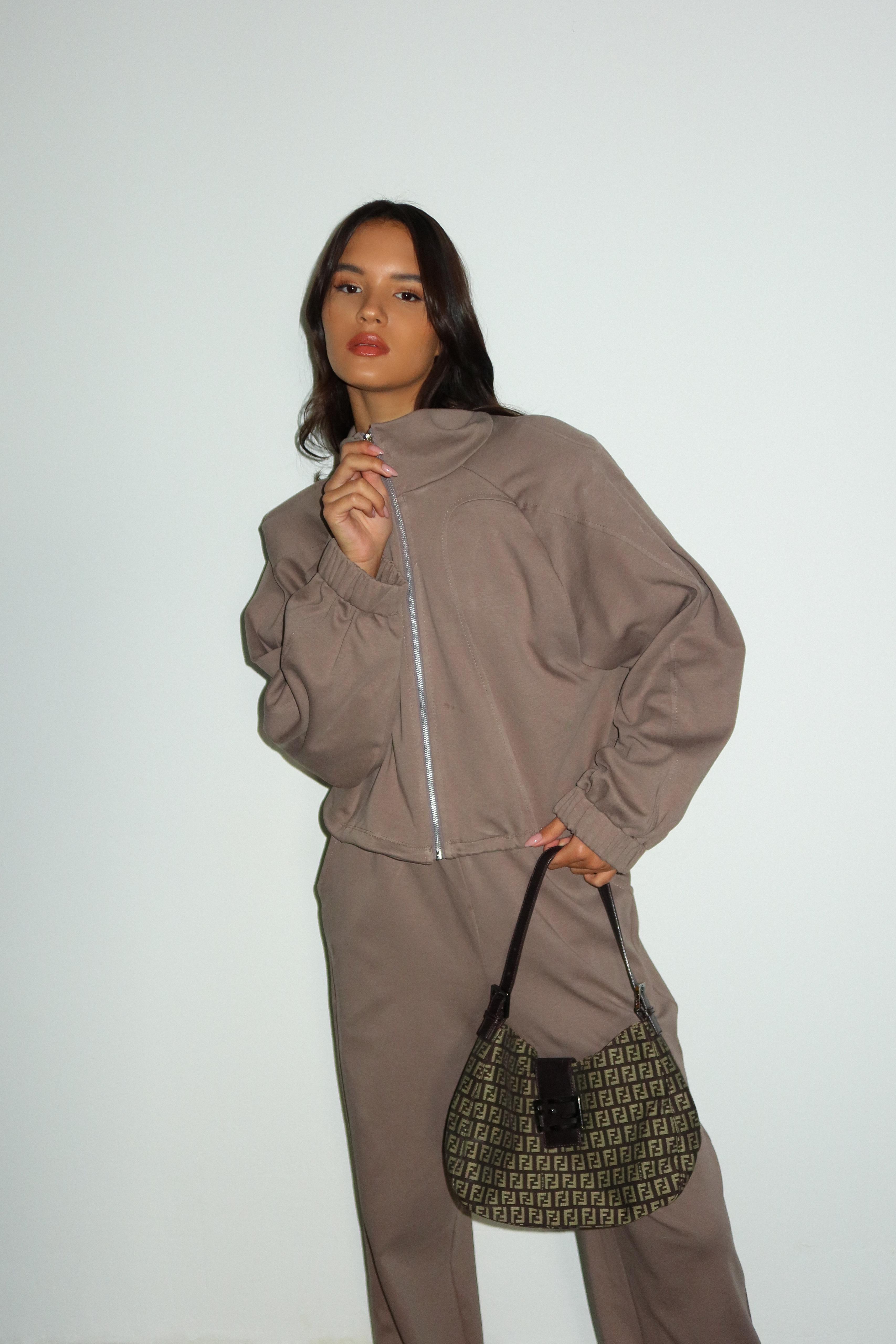 חליפת סופיה מוקה