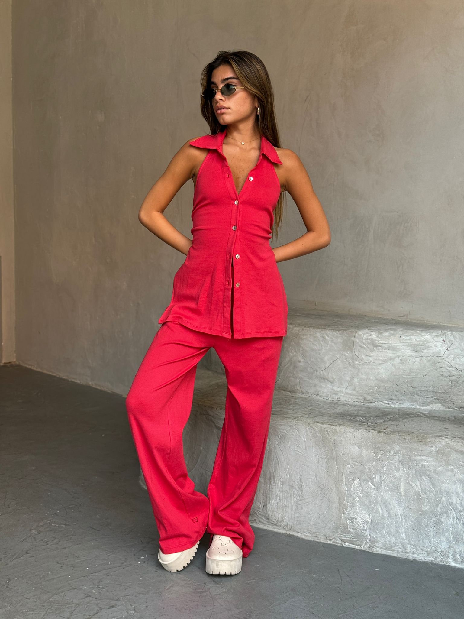 חליפת דנה אדום