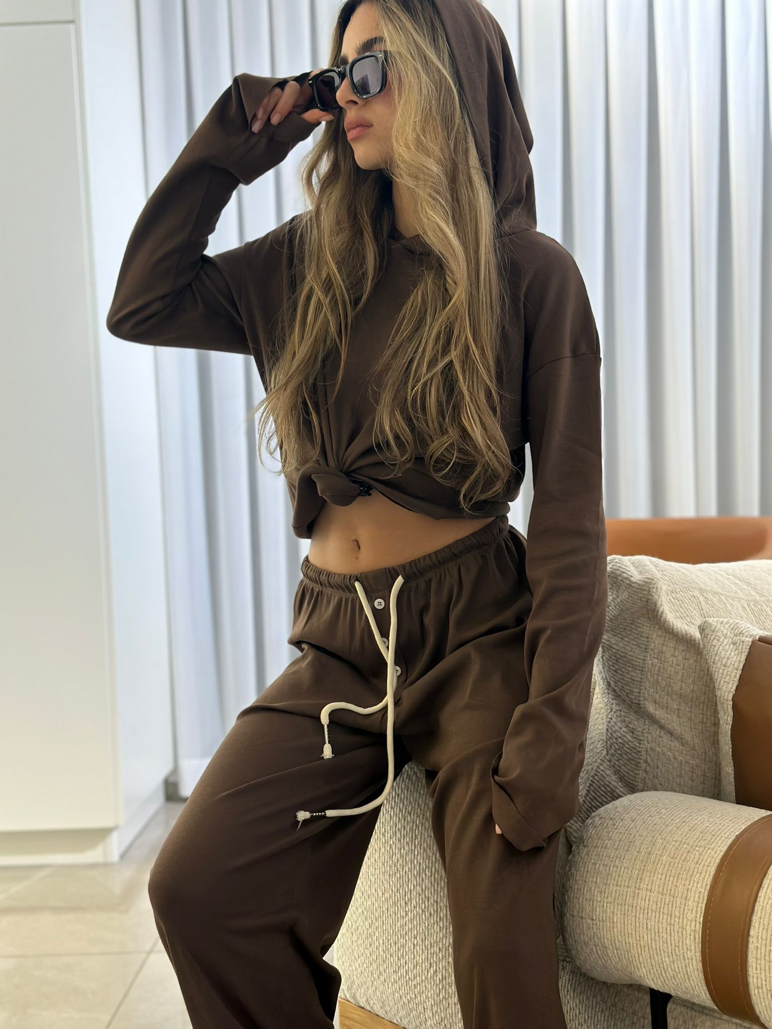 חליפת בריאן חום